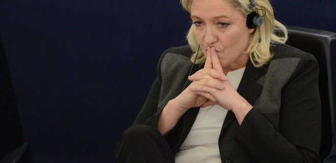 Во Франции открыто уголовное дело в отношении партии Марин Ле Пен - Фото