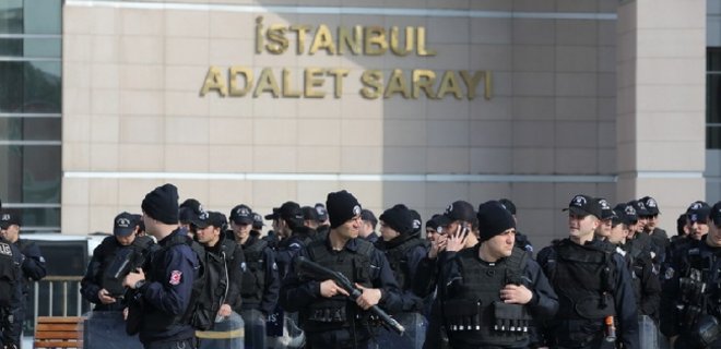 В Стамбуле убиты радикалы, взявшие в заложники прокурора - Фото