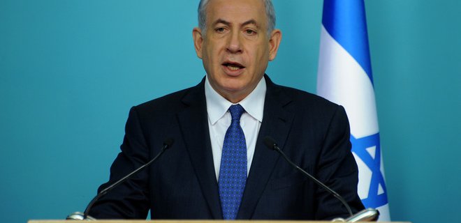 Израиль готов рассмотреть военные средства давления на Иран - Фото