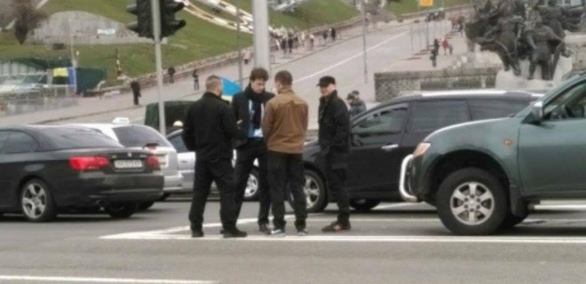 В центре Киева сын Порошенко попал в ДТП с участием машины Азова - Фото