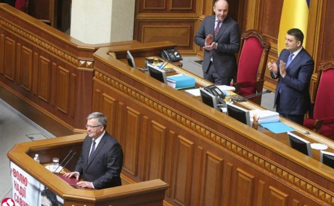 Коморовский в Верховной Раде призвал политиков к согласию