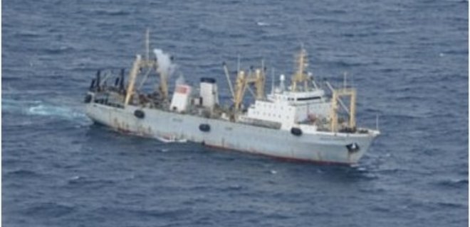 В РФ прекращают активный поиск моряков с траулера Дальний Восток - Фото