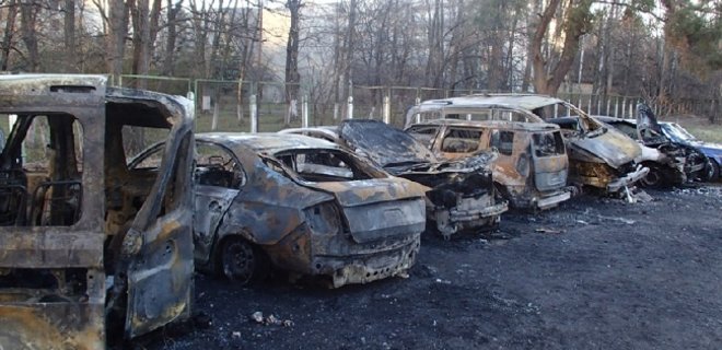 В Киеве на двух стоянках сгорели 12 автомобилей: фото и видео - Фото