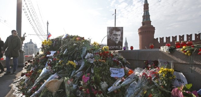Народный мемориал на месте убийства Немцова снова зачистили - Фото