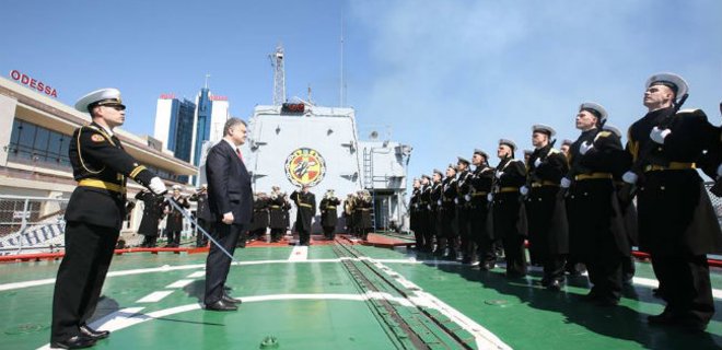 Порошенко объявил о начале возрождения украинского военного флота - Фото