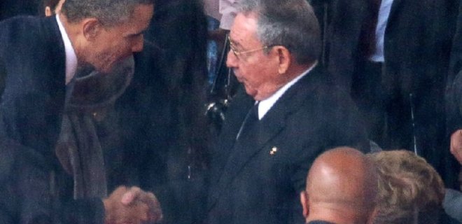 На саммите в Панаме Обама пожал руку Кастро - Фото