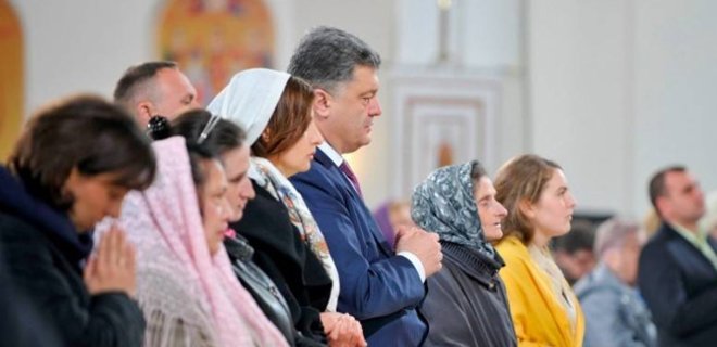 Порошенко на Пасхальной всенощной помолится за мир в Украине - Фото