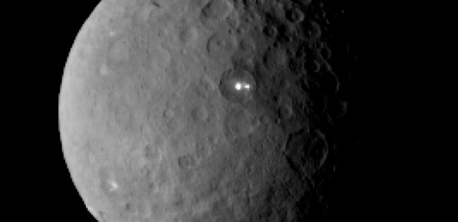 Загадка пятен на поверхности Цереры все еще не разгадана - НАСА - Фото