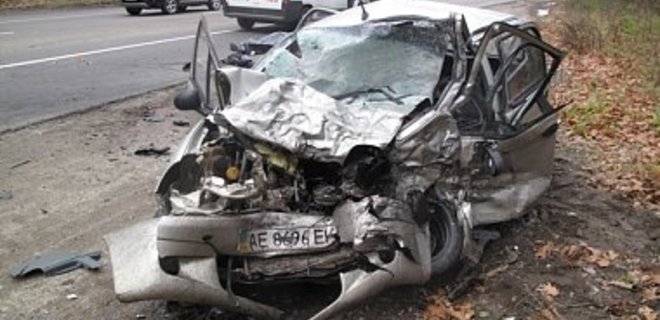 Танк террористов ДНР раздавил автомобиль в Шахтерске: 2 погибших - Фото
