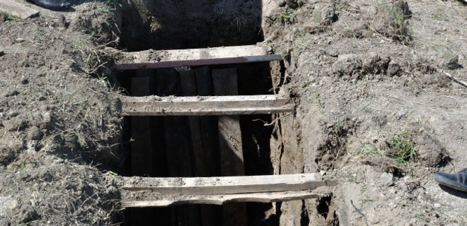 Под Симферополем мародеры раскопали захоронение жертв нацизма - Фото