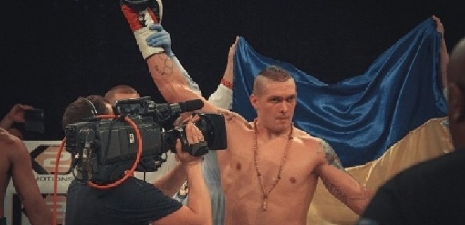 Украинский боксер Усик досрочно победил россиянина: видео - Фото