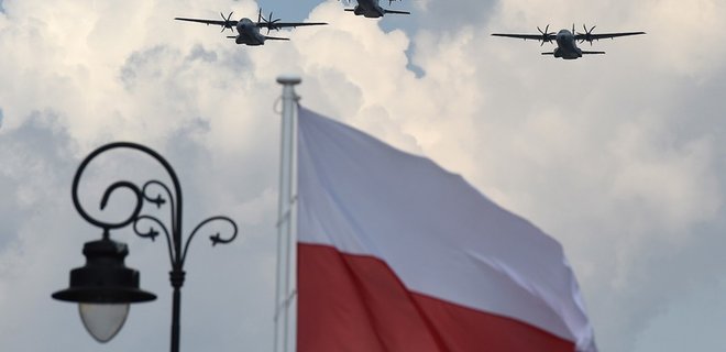 Польша возмущена заявлением директора ФБР о поляках и Холокосте - Фото