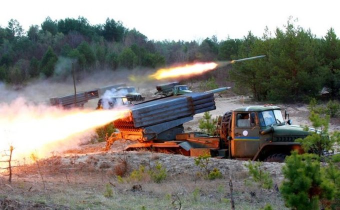 Украинские артиллеристы провели учебные стрельбы из Градов: фото