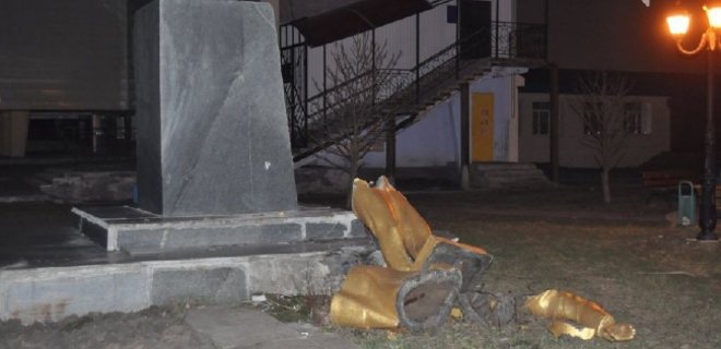 В Запорожской области коммунисты восстановили памятник Ленину - Фото