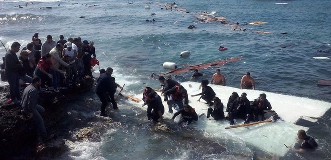 ООН: При крушении судна в Средиземном море погибли 800 человек - Фото