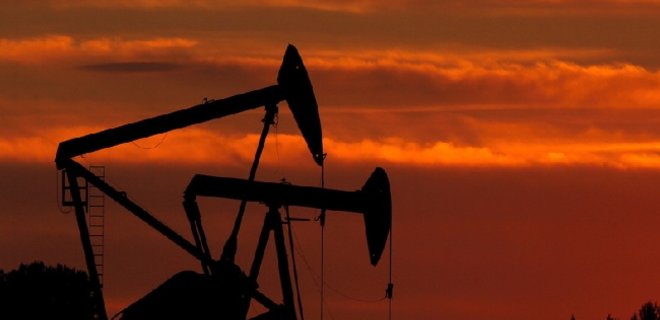Нефть дешевеет в ожидании статистики о запасах в США - Фото