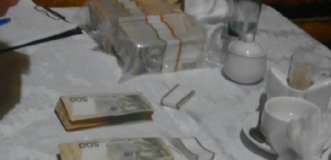 На Киевщине на взятке в $600 тыс. попались двое чиновников - Фото