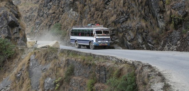В Непале упал в ущелье автобус с паломниками, 12 погибших - СМИ - Фото