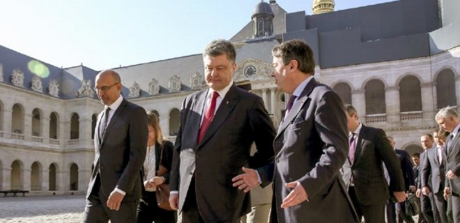 Порошенко призвал Францию ускорить ратификацию СА с Украиной - Фото