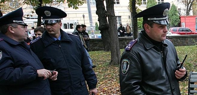 В Киеве милиция проводит обыск в квартире Калашникова - Фото