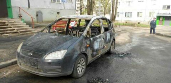 В Харькове сожгли автомобиль волонтера - Фото