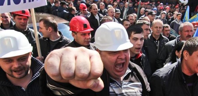 Холдинг Ахметова  развернул кампанию по срыву реформ - депутат - Фото