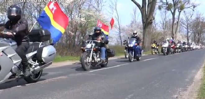В Польше российские байкеры почтили память советских солдат - Фото