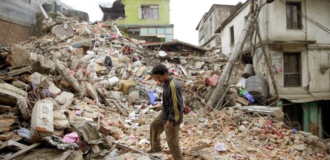 Число жертв землетрясения в Непале превысило 3300 человек - Фото