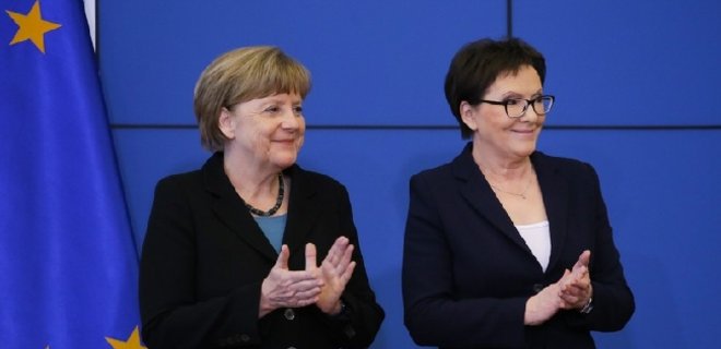 ЕС рассмотрит вопрос продления санкций против РФ в июле - Меркель - Фото