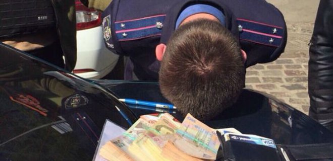 Двое киевских следователей подозреваются во взяточничестве: фото - Фото
