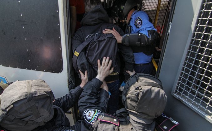 Ругань и кефир. Как Симоненко 1 мая в Киеве отметил: фото и видео