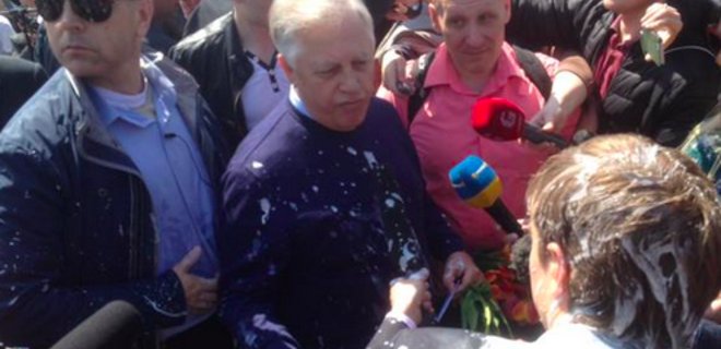 Симоненко облили кефиром в Киеве: фото - Фото