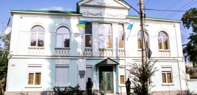 Оккупанты в Крыму отобрали у крымских татар здание Меджлиса - Фото