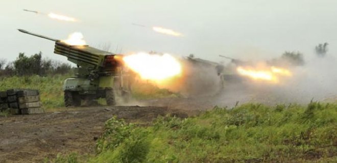 Россия перебросила боевикам еще 80 вагонов с боеприпасами - ИС - Фото