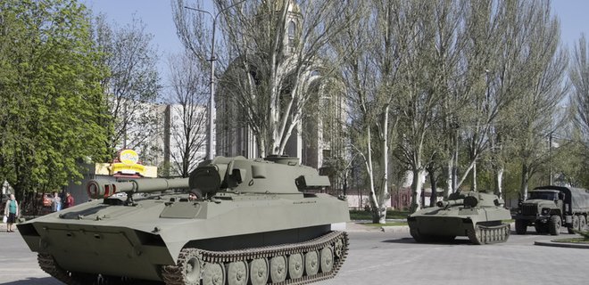 Боевики в Донецке хотят провести 9 мая мини-копию парада в Москве - Фото