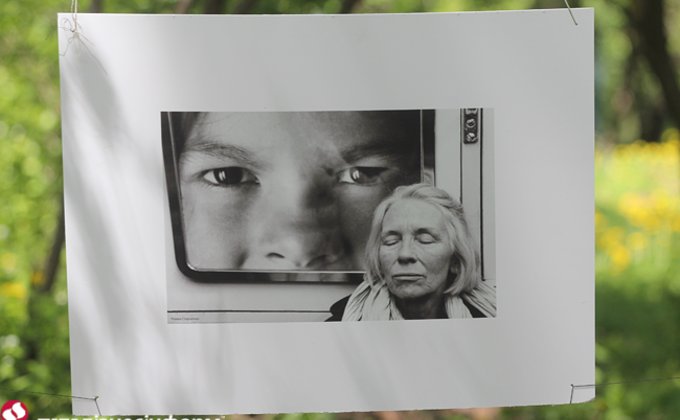В Киеве проходит фотовыставка в поддержку одиноких пенсионеров