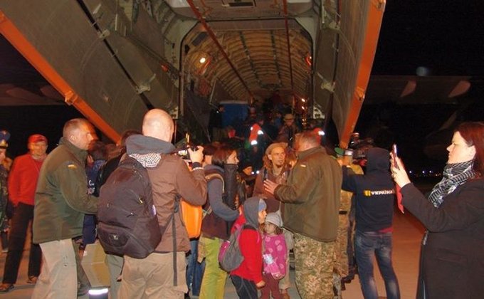 Измученные украинцы прибыли из Непала в Борисполь: фоторепортаж