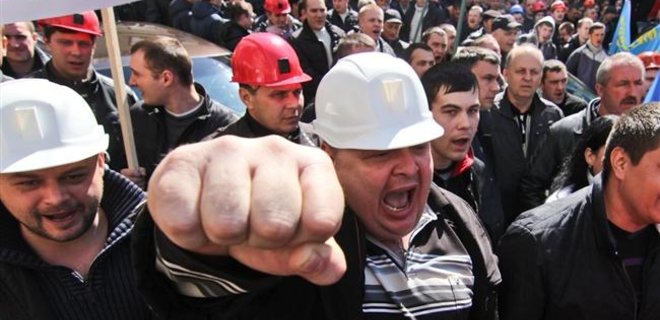СБУ допрашивает топ-менеджеров Ахметова по протестам 