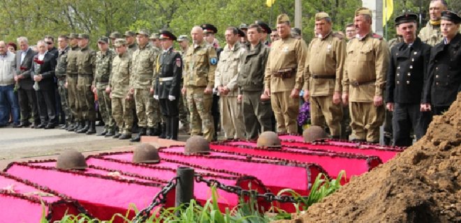Под Одессой перезахоронили останки защитников города - Фото