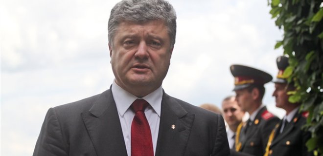Украина не будет отмечать День победы по сценарию РФ - Порошенко - Фото