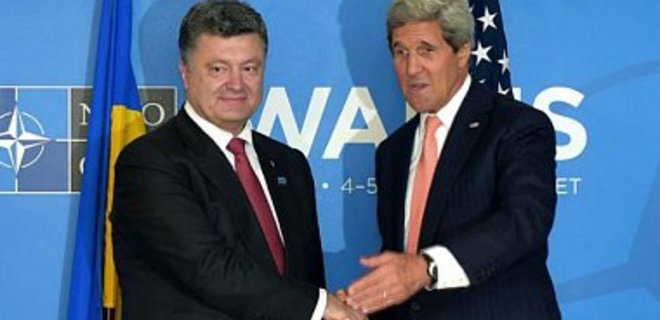 Порошенко и Керри обсудили шаги по выполнению Минских соглашений - Фото