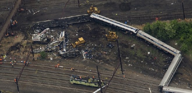 Растет число жертв железнодорожной катастрофы вблизи Филадельфии - Фото