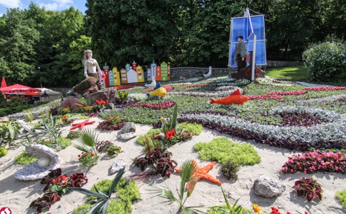 Выставка цветов "Украина европейская": фото с Певческого поля