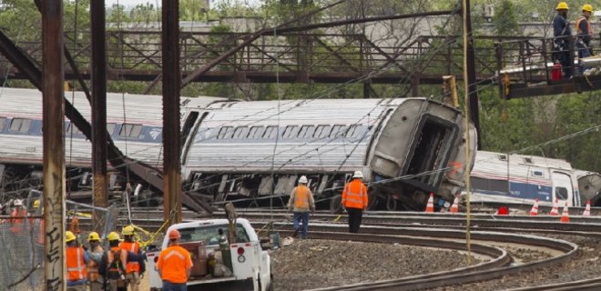 Крушение поезда в США: следствие допускает, что в состав стреляли - Фото