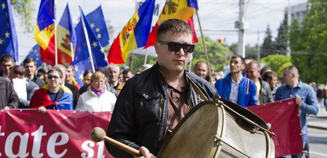 В Молдове прошла массовая демонстрация за объединение с Румынией - Фото