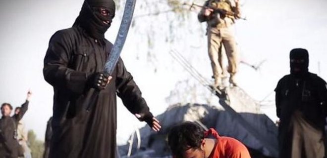 Джихадисты ИГ казнили отказавшего присягнуть им журналиста - СМИ - Фото