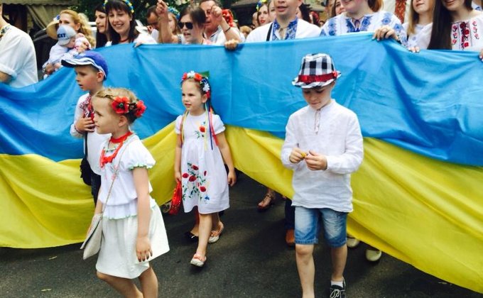 В Киеве проходит традиционный марш вышиванок