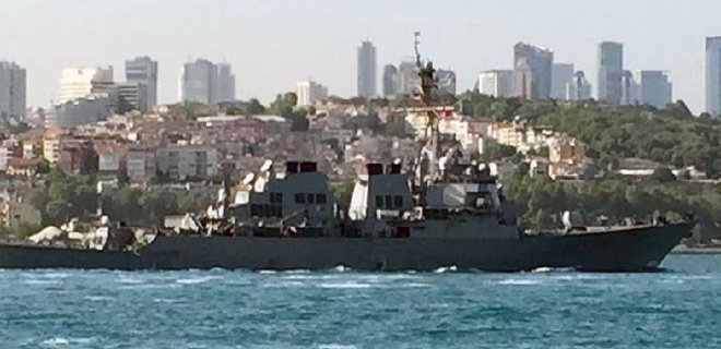 В Черное море вошел американский эсминец USS Ross - Фото