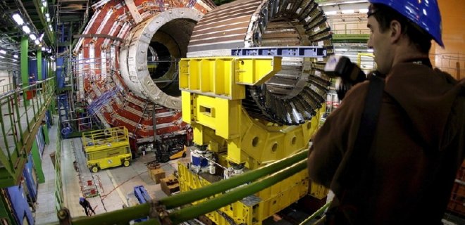 Большой адронный коллайдер запущен снова с рекордной энергией - Фото