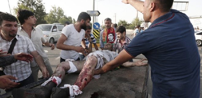 В Турции на митинге - теракт: двое погибших, более сотни ранены - Фото